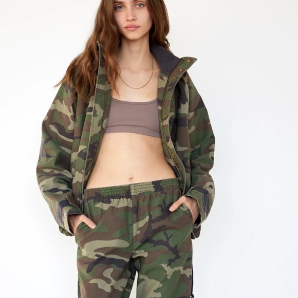 Aritzia Jackets & Blazers - TNA Christie jacket LG camo